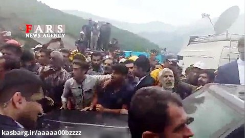 حمله معدنچیان خشمگین به خودرو حامل روحانی