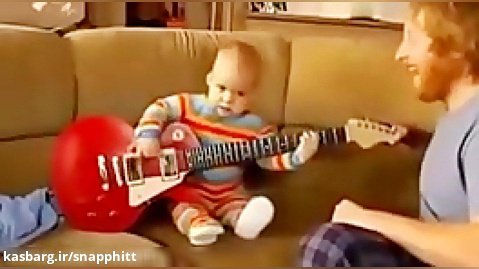 کودک ۶ ماهه ای که به طرز باورنکردنی گیتار می زند!