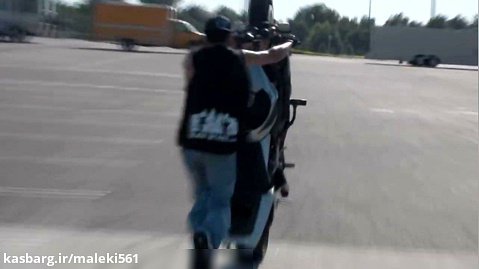 امشو ↪︎ خطر ناک ترین حرکات نمایشی تک چرخ زدن با موتورسیکلت