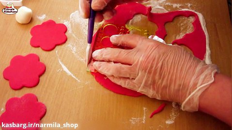 تزیین کاپ کیک با فوندانت و خامه ولناتین-لوازم قنادی نارمیلا