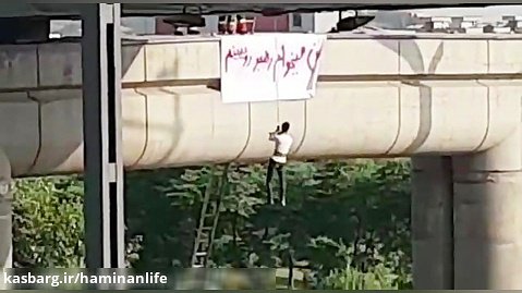 لحظه نجات جوان هنگام خودکشی روی پل صدر