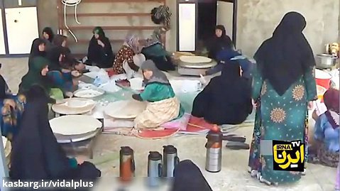 مجله پرشین تک | یاسوج / پخت نان نذری برای زائران اربعین حسینی