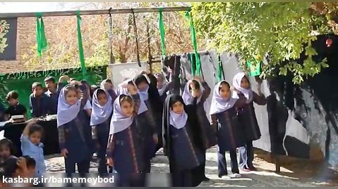 مراسم پیاده روی اربعین حسینی و برپایی موکب عزاداری توسط کودکان در میبد
