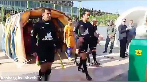 ورود دو تیم پرسپولیس و شهرداری ماهشهر به زمین استادیوم