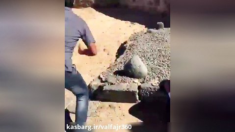 زوار قبرستان بقیع در غیاب نیروهای امنیتی آل سعود برای لحظاتی قبور ائمه(ع)را از ن