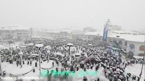 راهپیمایی مردم رشت زیر بارش شدید برف