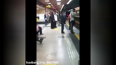اذان زیبای پسر نوجوان در متروی تهران