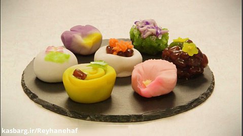سوغات و شیرینی معروف ژاپن واکاشی که شبیه اثر هنری میباشد Wagashi